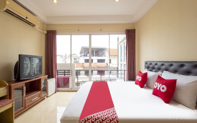 OYO 75350 Hole In One Bar Hotel
