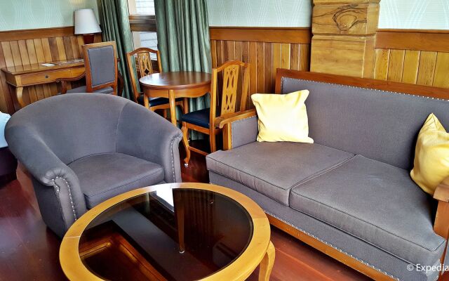 Alta D' Tagaytay Hotel