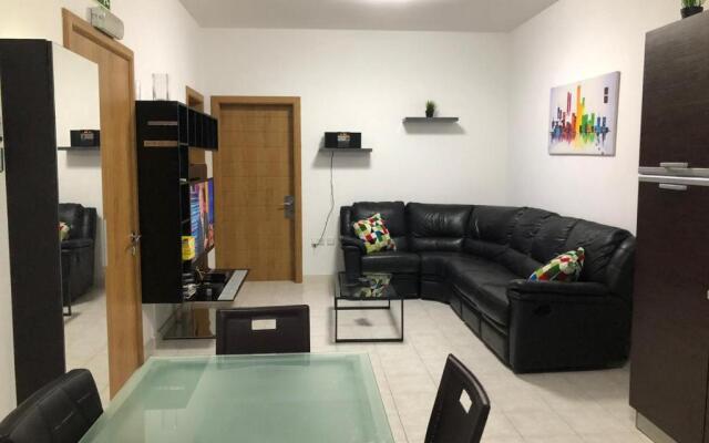 SeaBreeze Apartment in Gzira Malta