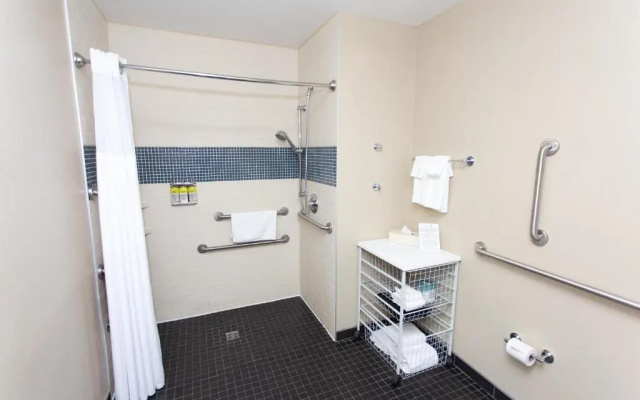 Staybridge Suites Bowling Green by IHG