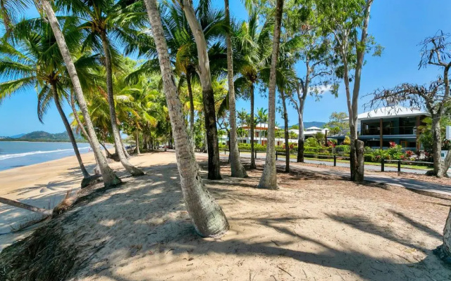 Reeflections Beachfront Holiday House