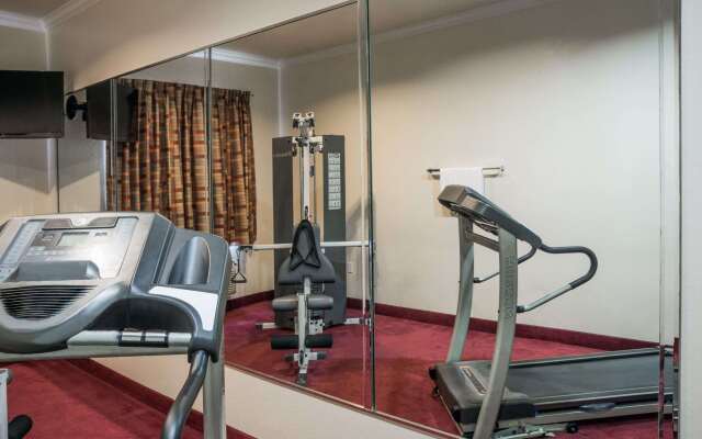 Super 8 by Wyndham Brookshire TX