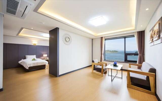 Marin Bay Hotel