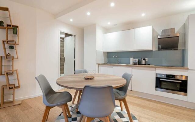 Bright 1-Bed Apartment, Perfectly Located in Paris