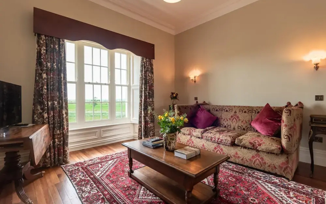 8 Bedroomed House Steeped in History