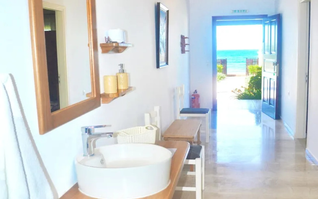 Beachfront Holiday House Eftichia