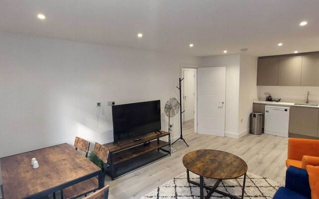 Modern 1 Bedroom Apartment - Camberley
