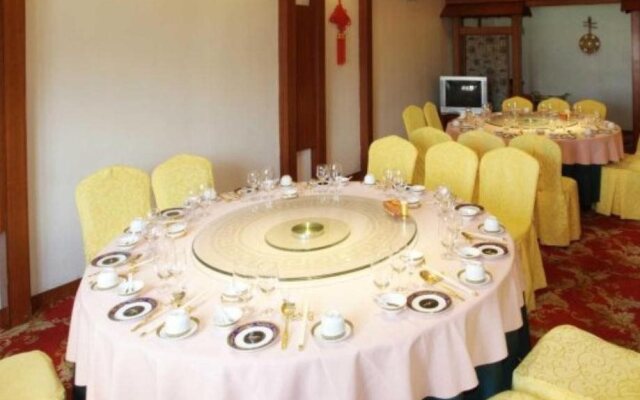 Paradise Hotel