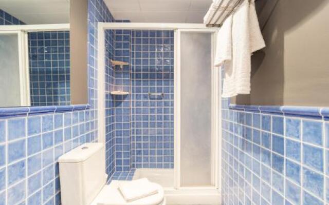 Gr0-Quiet Apartment, Private Backyard, Walk To Old Town