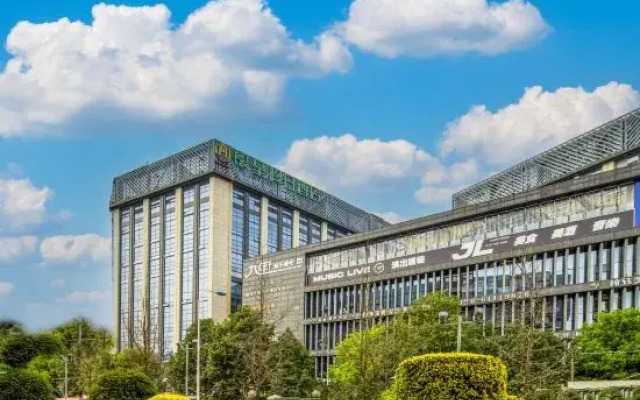 YInhuang Holiday Hotel
