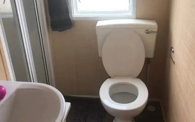 Adorable 2 Bedroom Caravan in Clacton-on-sea