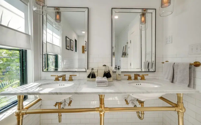 Chic Getaway in Desirable South Tampa District!