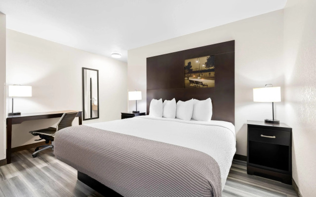 Super 8 by Wyndham La Crosse