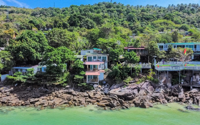 Phi Phi Cozy Seafront Resort