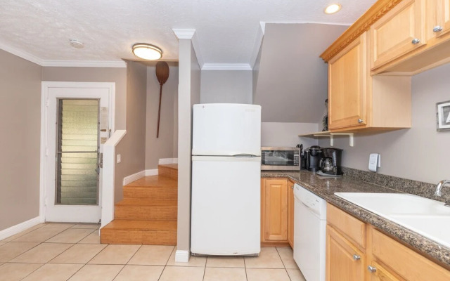Kahana Sunset D10 2 Bedroom Condo by Redawning