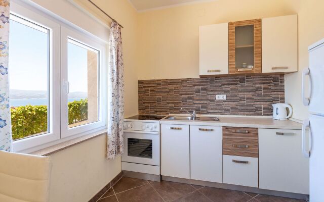 Apartment Ana - free parking: A4 Stanici, Riviera Omis