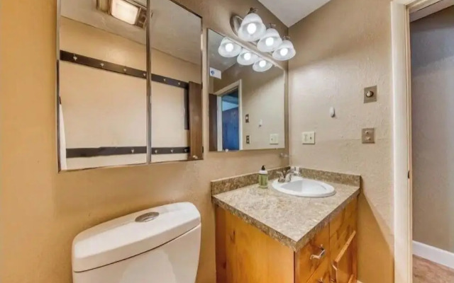 Spacious 3BR, 2BA for 6– Beautiful Area