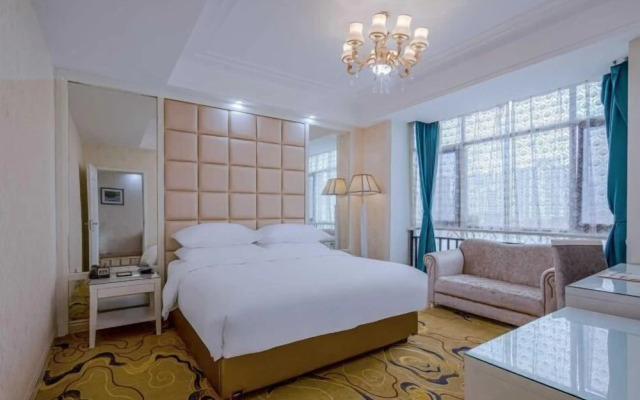 Vienna Hotel (Liuyang River Bridge Pedestrian Street)