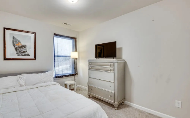 Union City Townhome: 17 Mi to Downtown Atlanta!