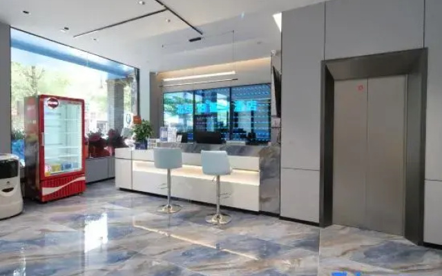 Latitude 18° Smart Hotel (Yingzhou Clear Water Bay)