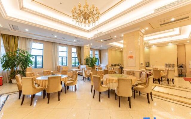 Vienna Hotel (Yingcheng Railway Station Haishan)