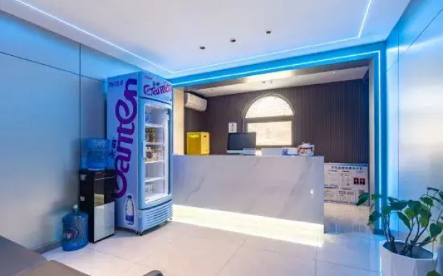 Chengbai E-sports Hotel (Xinyang Xintiandi Life Plaza)