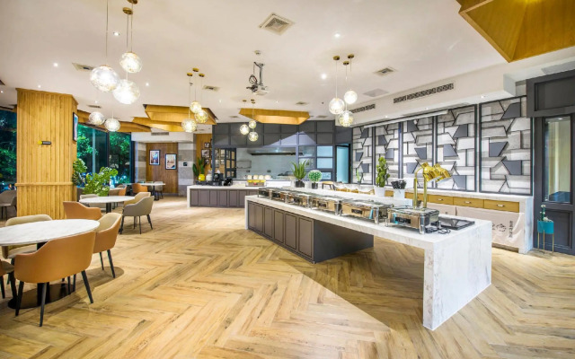 Yangjiang Jiangcheng Junyi Square Atour X Hotel