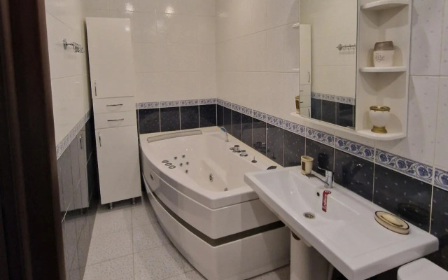 Апартаменты на бульваре Народный 104