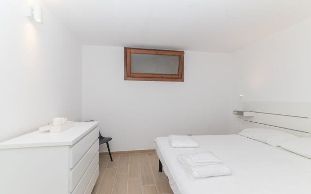 I Fari 85 600mt From The Beach