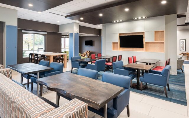 Holiday Inn Express & Suites Milton by IHG