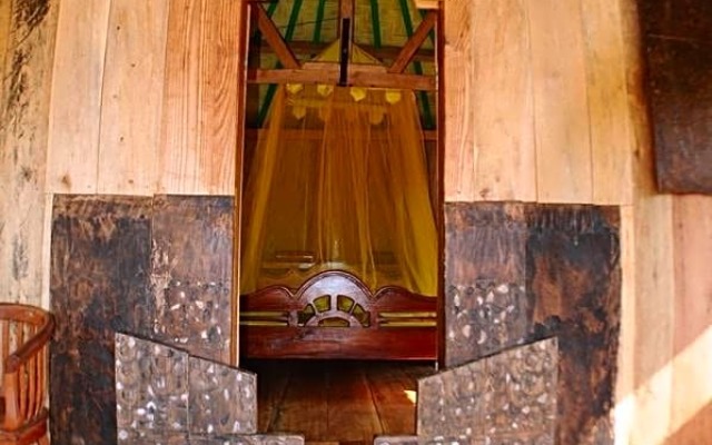 4 Pohon - Les 4 Arbres