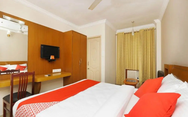 The City Manor by OYO Rooms