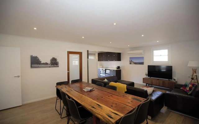 46 Banjo Patterson Crescent