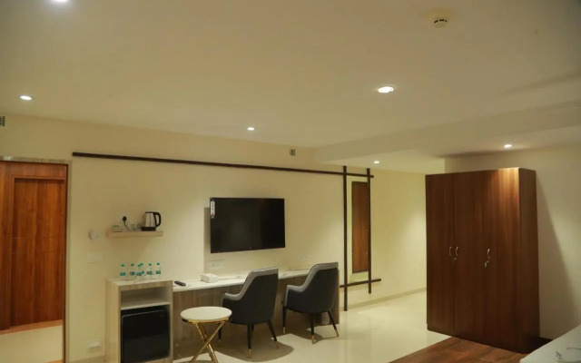 Grand Manor Suites
