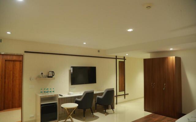 Grand Manor Suites