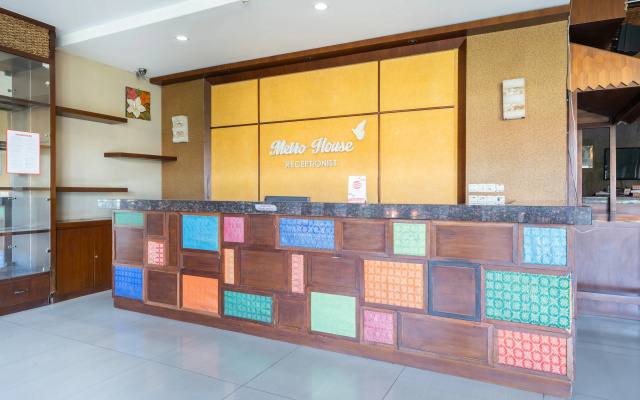 OYO Flagship 3869 Metro House Sub