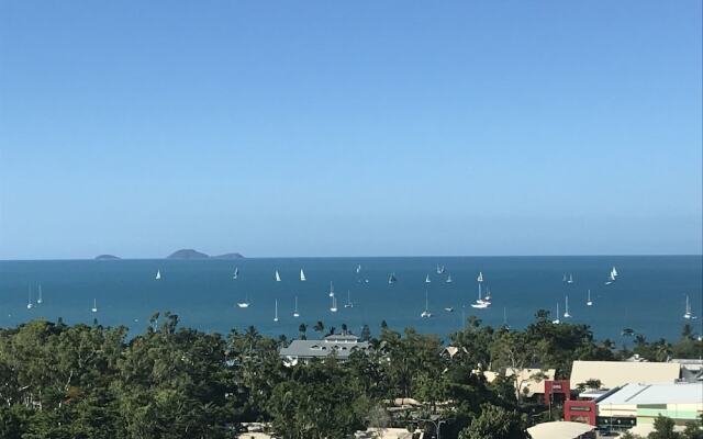 Bellevue Holiday Home Airlie Beach