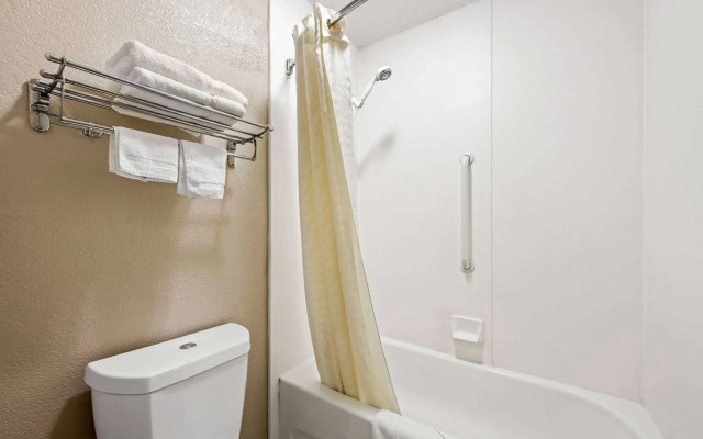Super 8 by Wyndham Garysburg/Roanoke Rapids