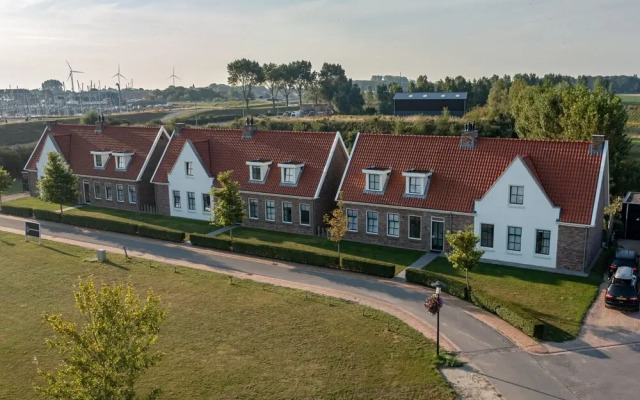 Lovely Holiday Home in Colijnsplaat With Whirlpool