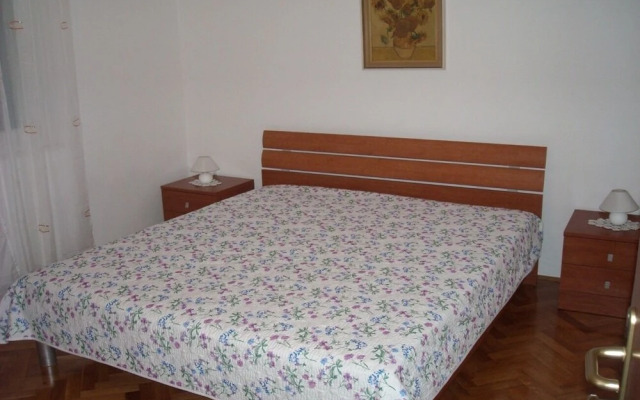 Jaroje - 80m From the Beach With Parking - H