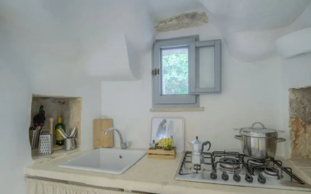 Trullo Grotta Cisternino by Typney