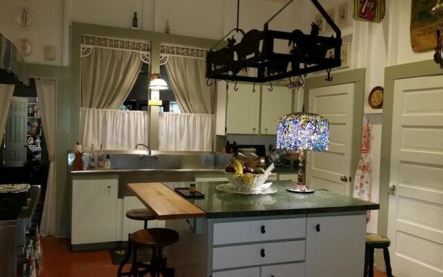 Haiku Plantation Inn Bed & Breakfast