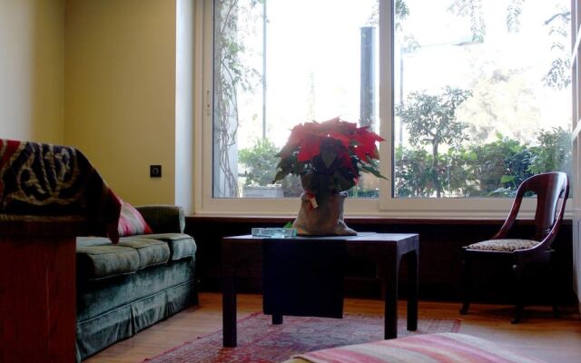 Elegant & Cozy Central Apt • 5' to Athens Metro St