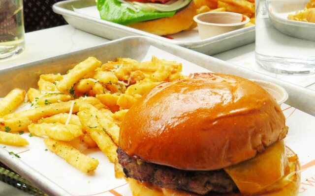 Crowne Plaza College Park - Washington DC by IHG