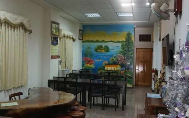 Lakeside Shopping B&B