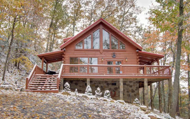 Secluded Smoky Mountain Cabin w/ Wraparound Deck!