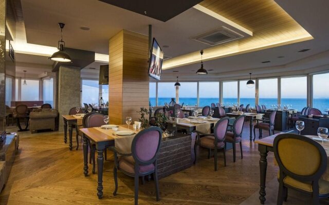 Golda Hotel