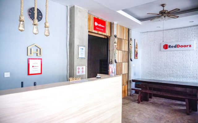 RedDoorz near Lippo Mall 2 – Lobby – Kuta