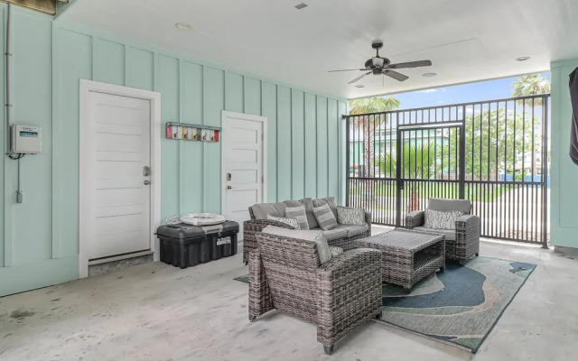 Flamingo House 4 Bedroom Home by RedAwning