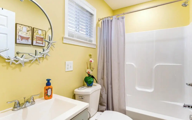 Walk Downtown: Charming Rome Abode w/ Yard!